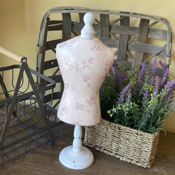 Other - NEW! Shabby Chic Vintage Inspired French Country Pink Roses Tabletop Mannequin